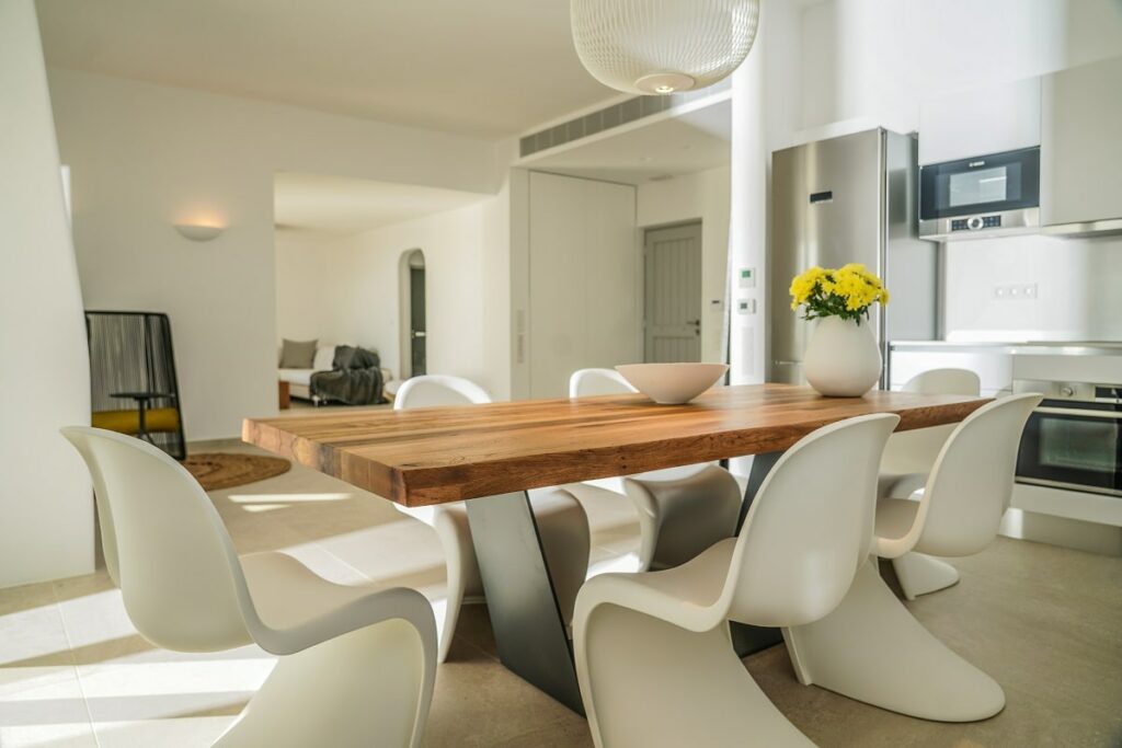 Urania Kitchen - Dining area